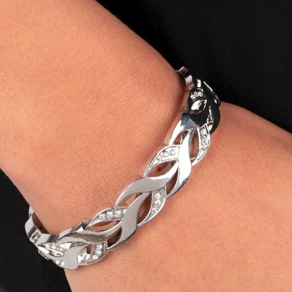 paparazzi Jewelry - Paparazzi Jewelry - Editor-in-LEAF - White Bracelet - Vintage